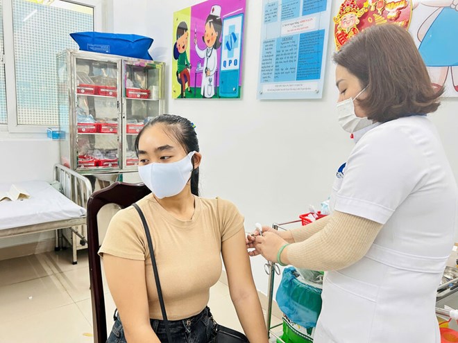 Người dân tiêm vaccine cúm mùa tại Quảng Ngãi tăng đột biến