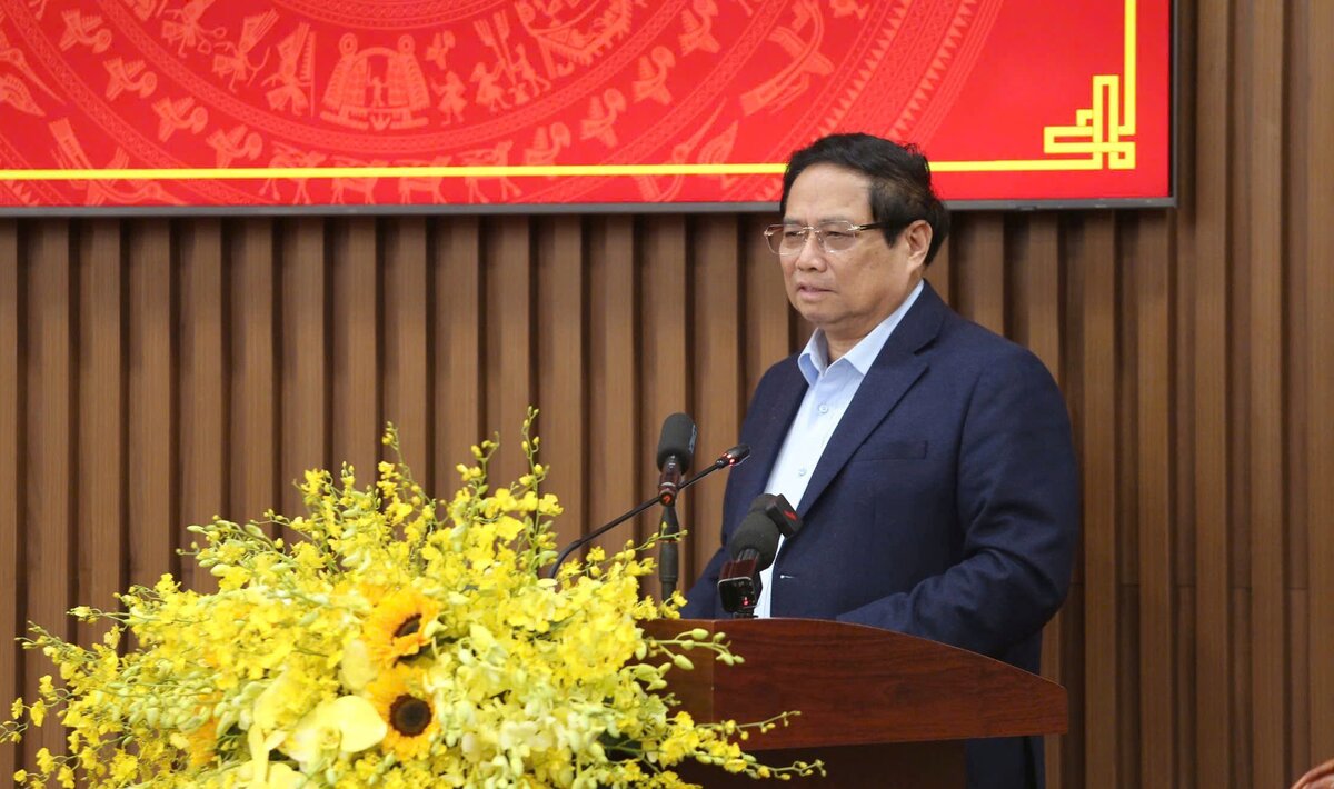 The Prime Minister Pham Minh Chinh spoke instructing the work with the Standing Committee of Quang Ngai Provincial Party Committee. Photo: Vien Nguyen.