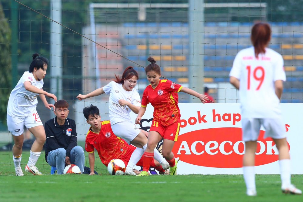 U19 Phong Phu Ha Nam gap nhieu kho khan truoc U19 Zantino Vinh Phuc. Anh: VFF