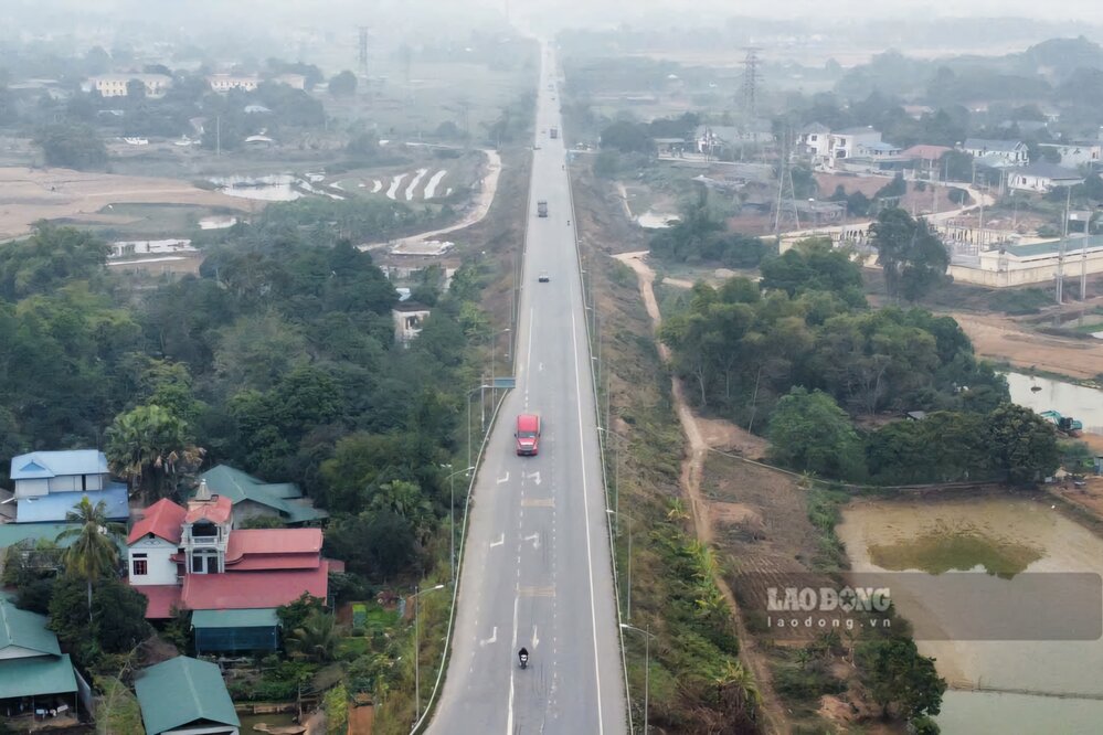 Tuyến đường Hồ Chí Minh đoạn nối điểm cuối cao tốc Tuyên Quang - Phú Thọ. Ảnh: Tô Công.