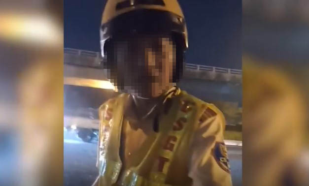 Temporarily suspend the traffic police officers with lack of standards for violators. Photo: Cut video
