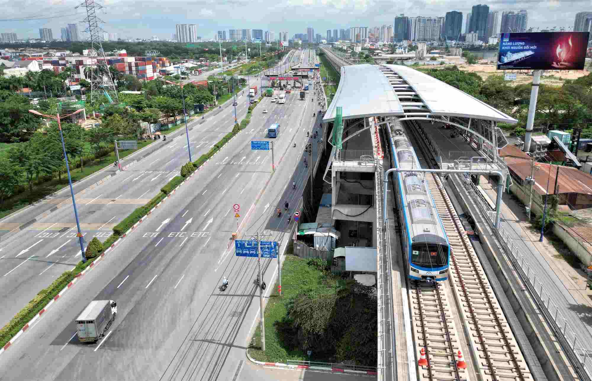 Metro No. 1 runs through Thu Duc City. Photo: Anh Tu