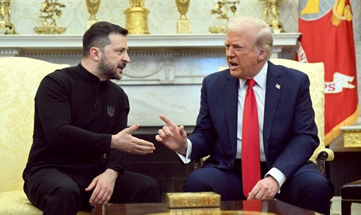 Tổng thống Donald Trump và Tổng thống Volodymyr Zelensky ngày 28.2. Ảnh: AFP