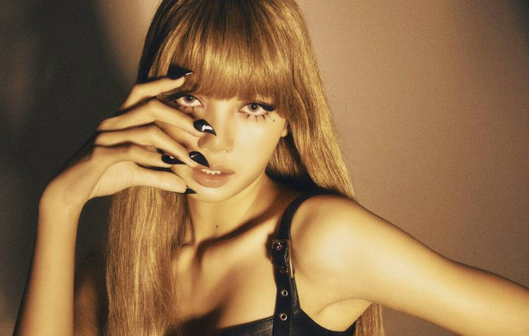 Lisa (Blackpink) released her first full album "Alter ego" with 15 songs. Photo: LLOUD