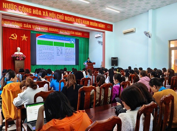 Dak Lak Provincial Trade Union officials attended the training. Photo: Bao Trung