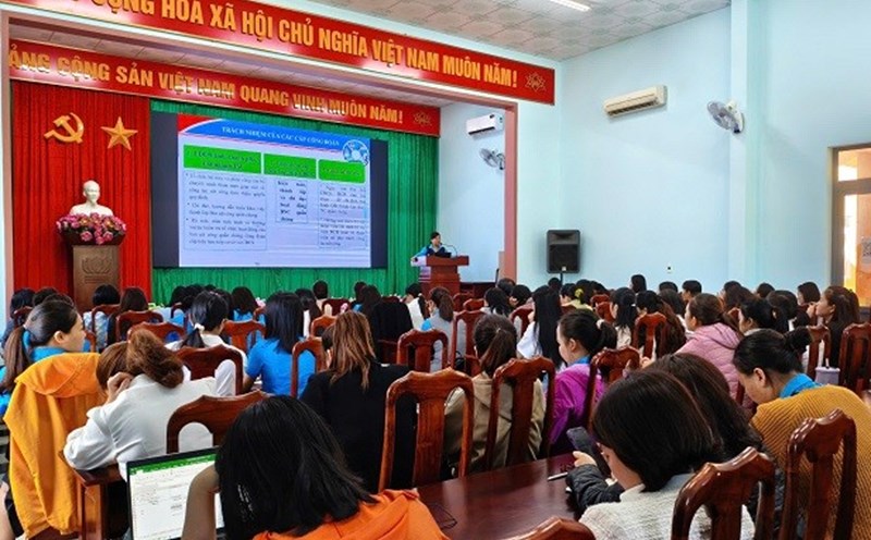 Dak Lak Provincial Trade Union officials attended the training. Photo: Bao Trung