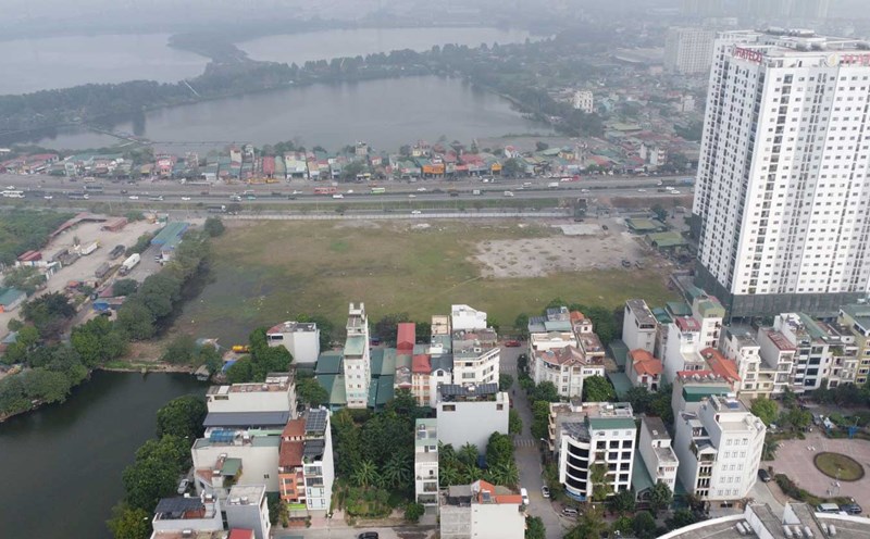 The planned land for the construction of Yen So Bus Station. Photo: Vinh Hoang