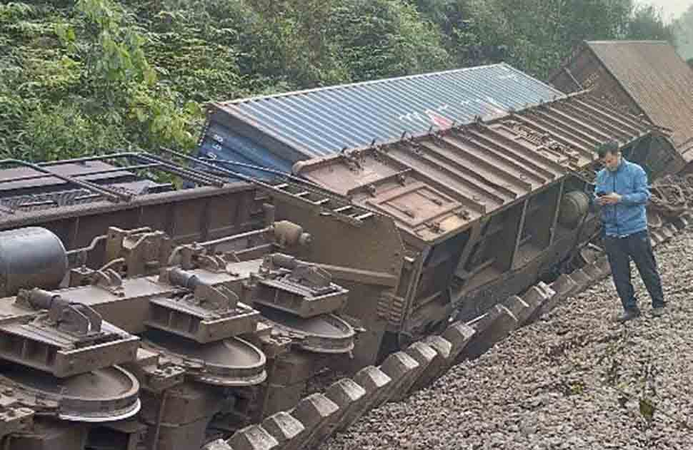 The scene of a train derailing in Ha Tinh. Photo: ND.