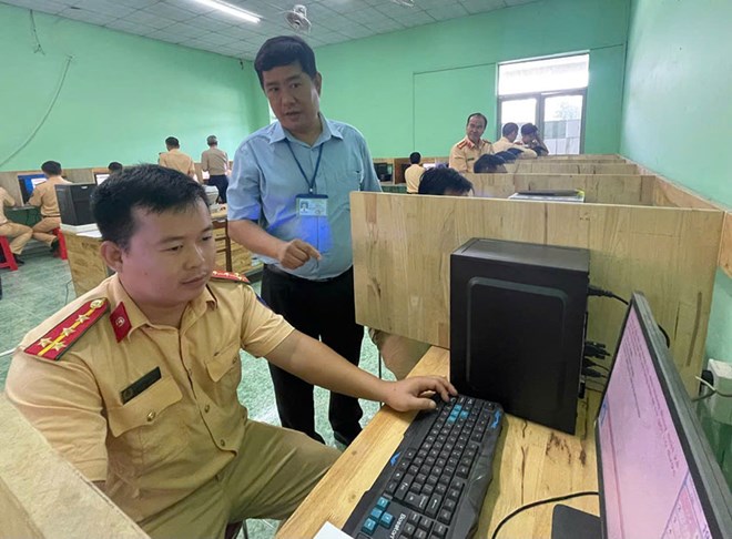 From March 1, the Ministry of Public Security will issue and renew driving licenses. Photo: Traffic Police Department