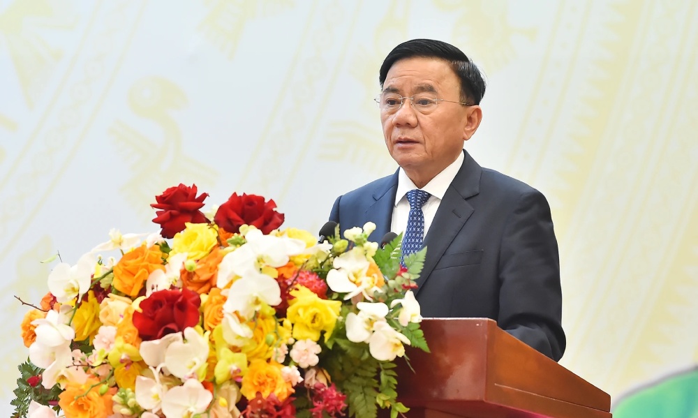 Conclusion 127-KL/TW of the Politburo and the Secretariat signed by Politburo member and Standing member of the Secretariat Tran Cam Tu clearly stated the requirement to temporarily suspend the organization of Party congresses at the commune and district levels and study the amendment to the Constitution. Photo: VNA