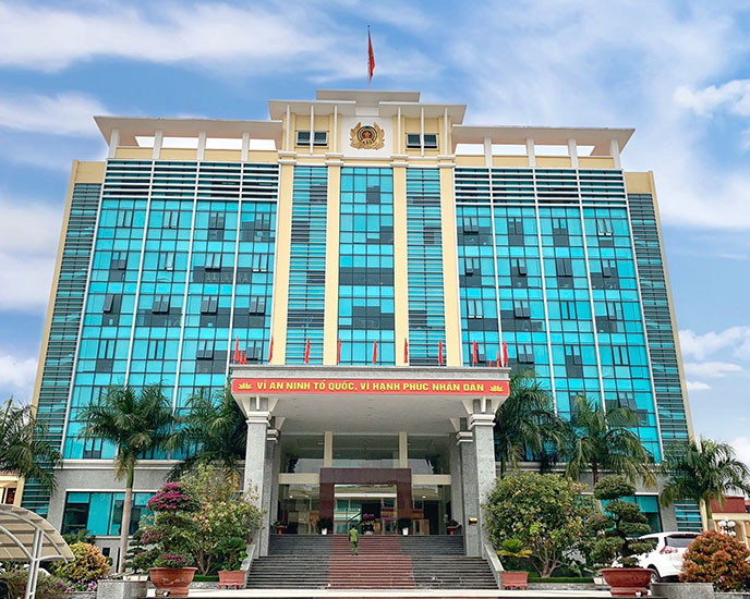 From March 1, Dien Bien Provincial Police received applications for issuing, exchanging, and reissuing driving licenses. Photo: Dien Bien Provincial Police