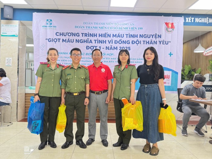 Voluntary blood donation program "Drops of blood of love for beloved comrades". Photo: Song Han