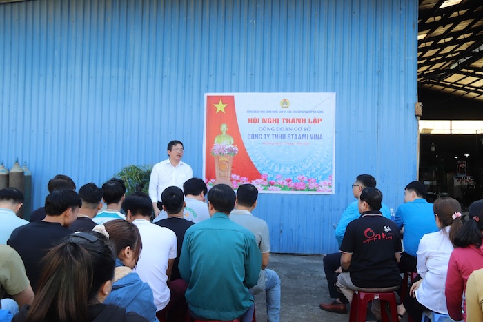 65 workers joined the Trade Union of Da Nang High-Tech Park and Industrial Parks. Photo: Nguyen Linh