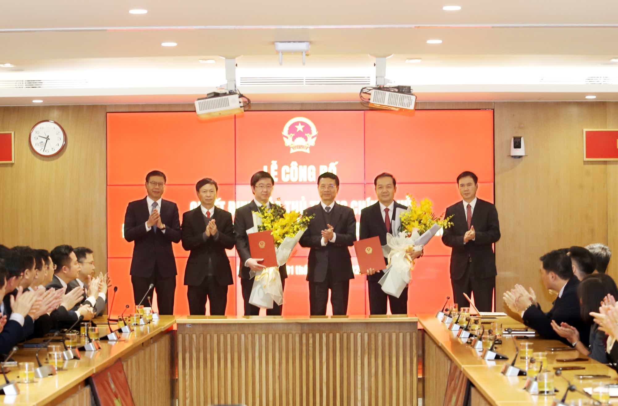 Lễ công bố quyết định của Thủ tướng điều động, bổ nhiệm 2 Thứ trưởng Bộ TTTT Phạm Đức Long, Bùi Hoàng Phương giữ chức Thứ trưởng Bộ KHCN. Ảnh: Thảo Anh