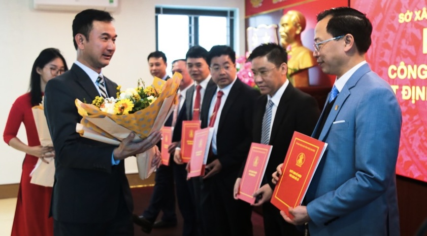 The Department of Construction of Thai Nguyen province appointed 6 Deputy Directors after the merger. Photo: Han Nguyen