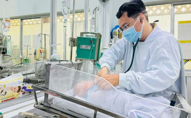 Doctor treating children with congenital metabolic disorders. Photo: BVCC