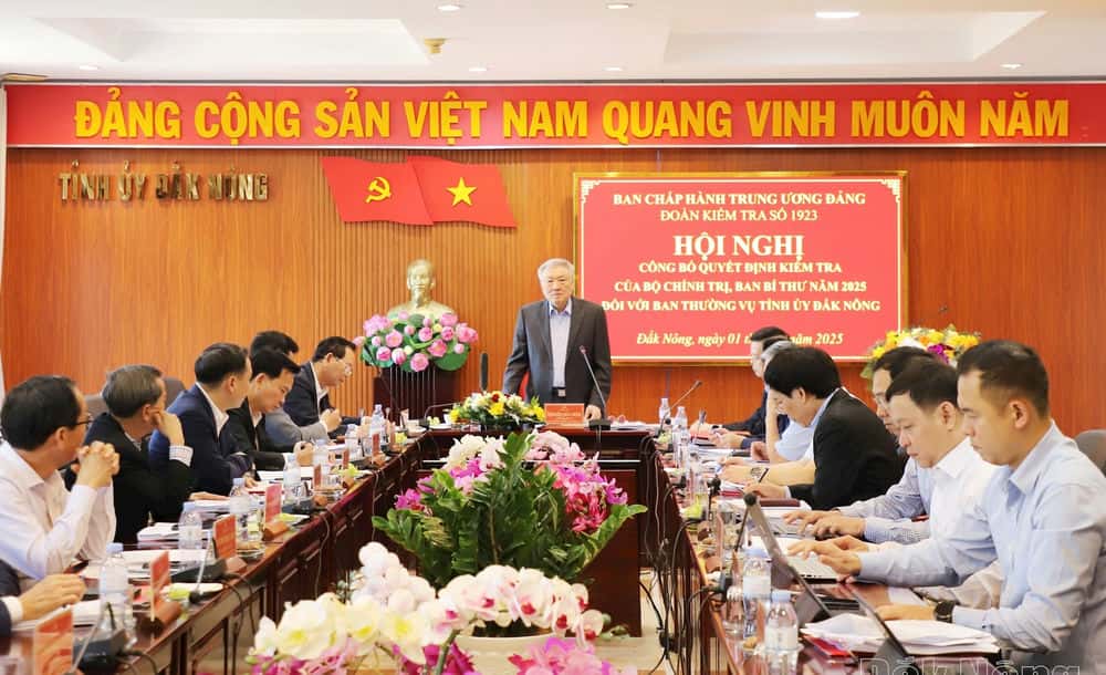Politburo member and Permanent Deputy Prime Minister Nguyen Hoa Binh said that bauxite is considered a beauty queen but when choosing the wrong investor, it is covered with a blanket and shelved. Photo: Hoang Hoai