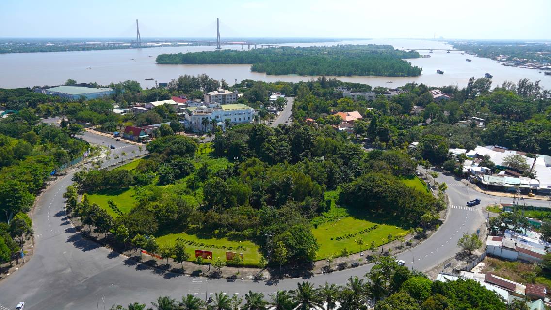 Khu dat Vong xoay con Cai Khe. Anh: Ta Quang