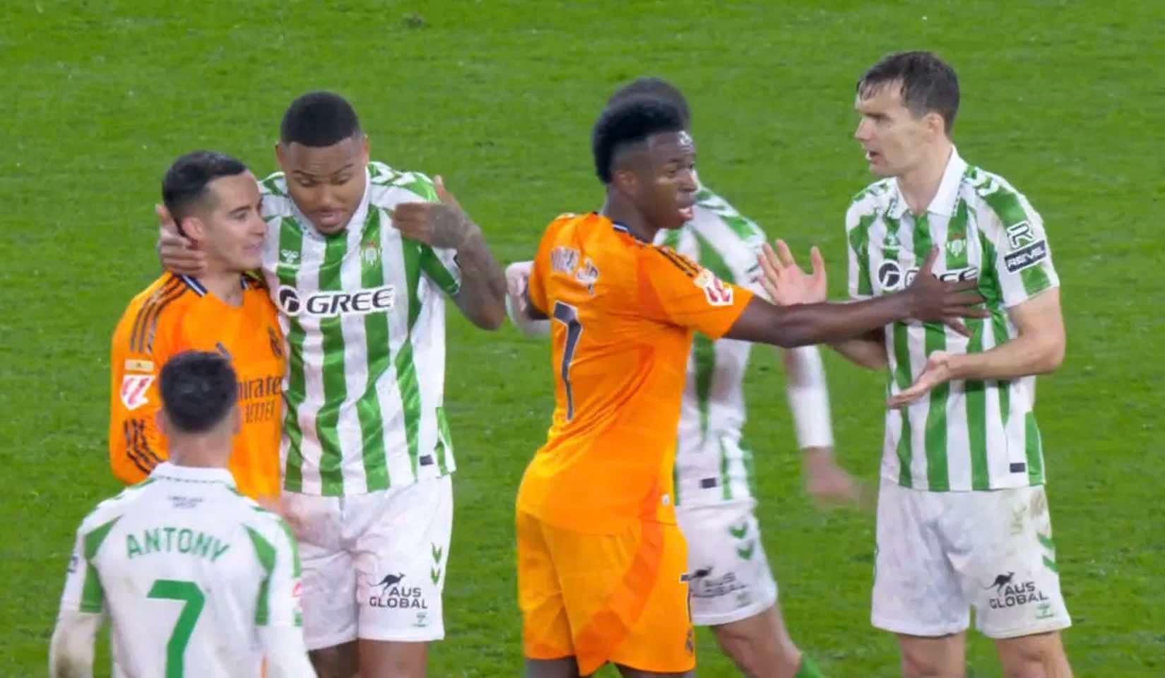 Antony and his new team Betis defeated Real Madrid. Photo cut from video