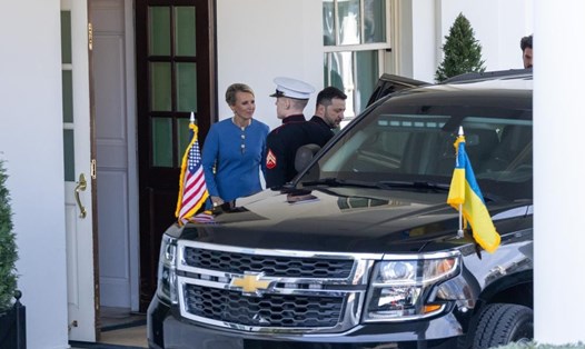 Tổng thống Ukraina Volodymyr Zelensky rời Nhà Trắng ngày 28.2 sau cuộc gặp với Tổng thống Mỹ Donald Trump. Ảnh: Xinhua