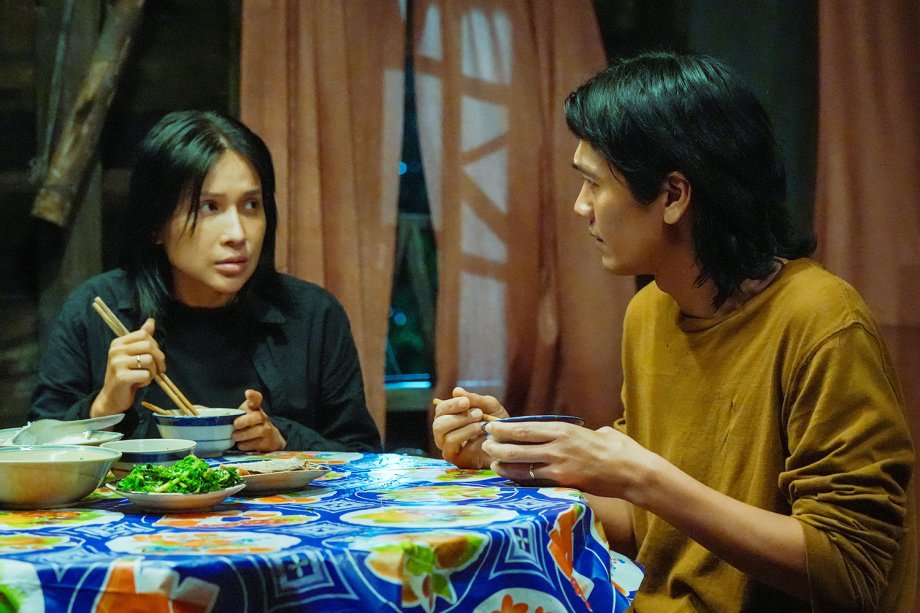 Kha Nhu and Quang Tuan star in the movie "Quy Nhap Trang". Photo: Producer