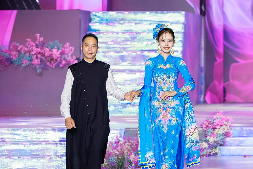 Nhà thiết kế Đỗ Trịnh Hoài Nam gây chú ý khi giới thiệu bộ sưu tập áo dài mới. Ảnh: NVCC