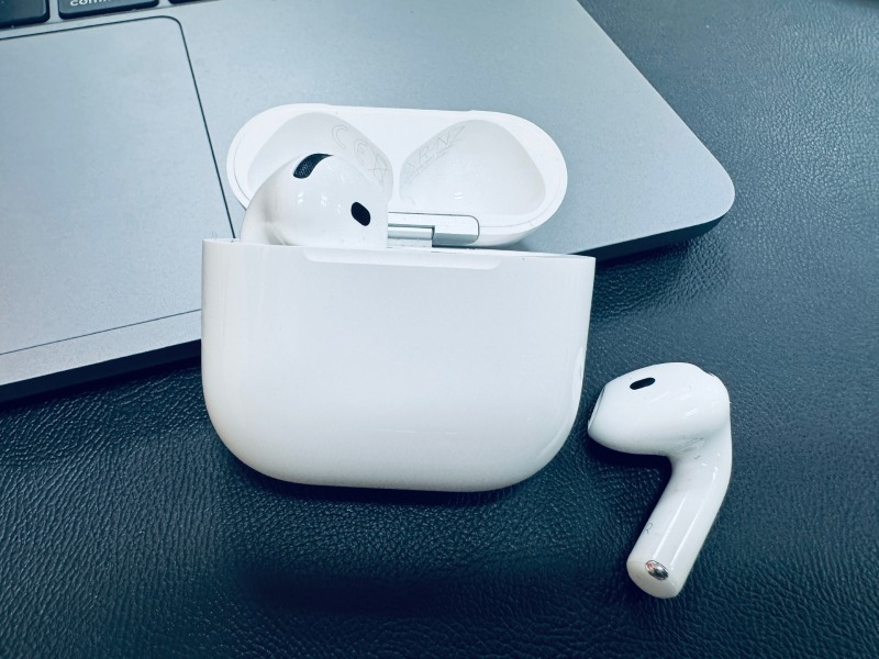 Apple is actively developing an AirPods version with an integrated camera. Photo: Quang Minh