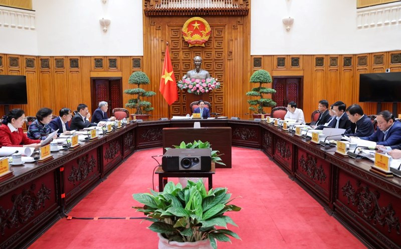 The Government Party Committee discussed plans to merge some provincial-level units, not district-level organizations at the meeting on March 5. Photo: VGP
