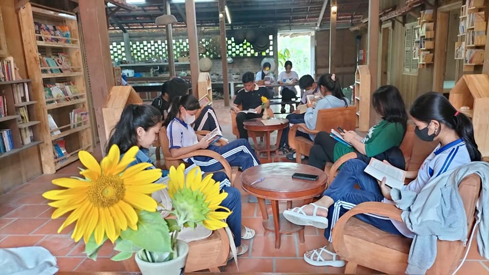 Community libraries nurtur the spirit of lifelong learning. Photo: Provided by the character.