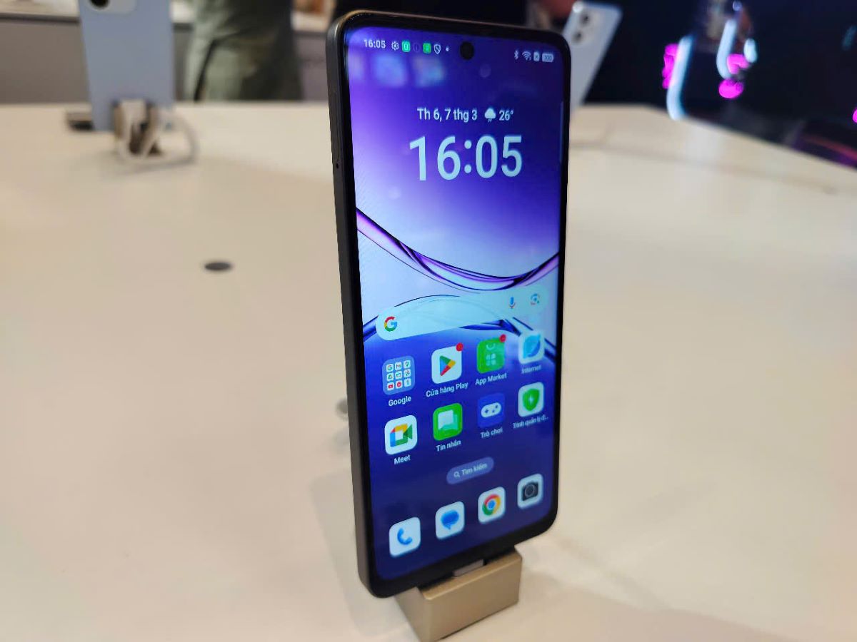 Oppo A5 Pro thuoc phan khuc tam trung, rat thich hop cho doi tuong la tai xe, giao hang. Anh: Nguyen Dang