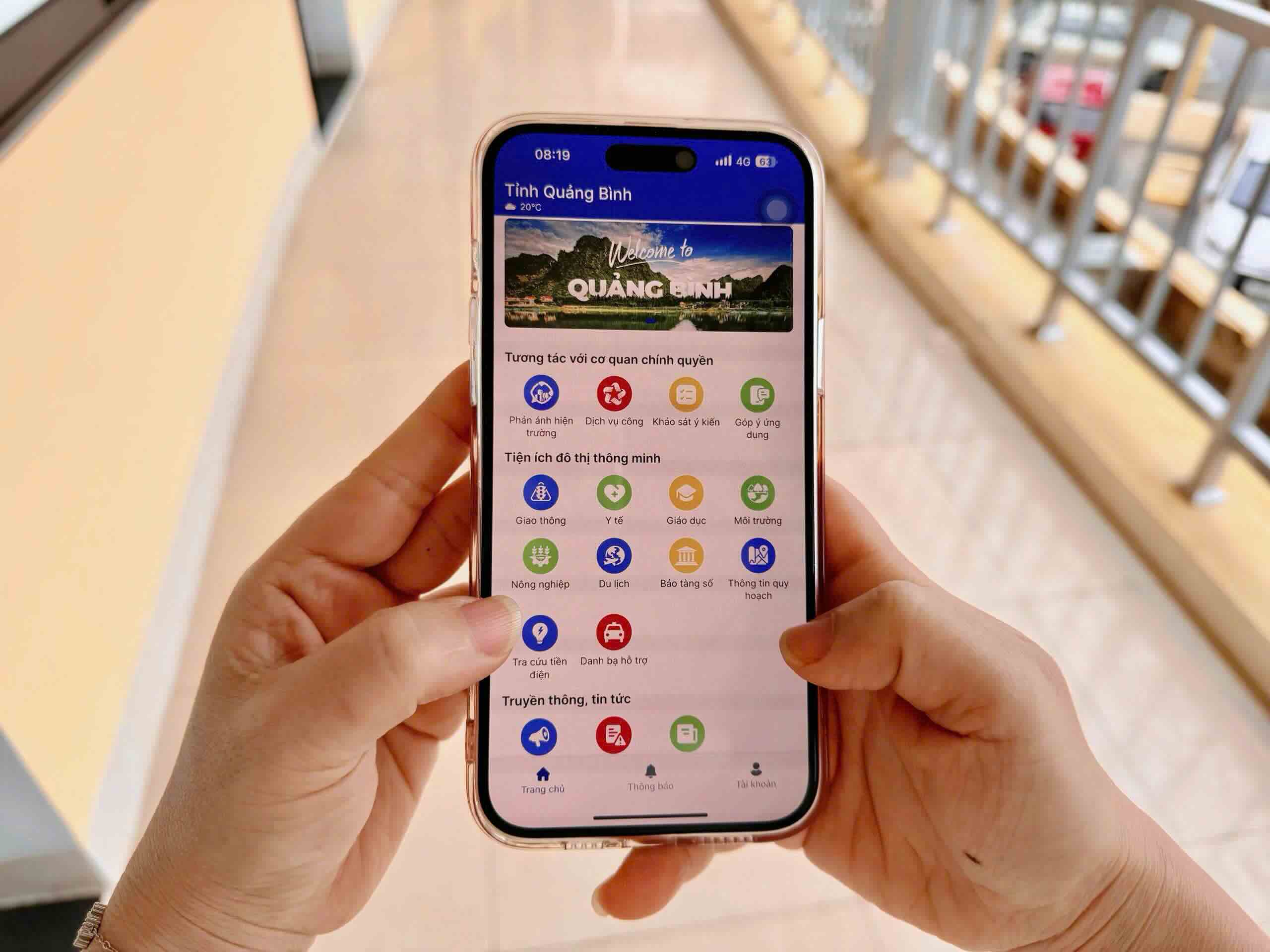 TheQuANGBINH-S Digital Citizen application has just been deployed. Photo: Cong Sang