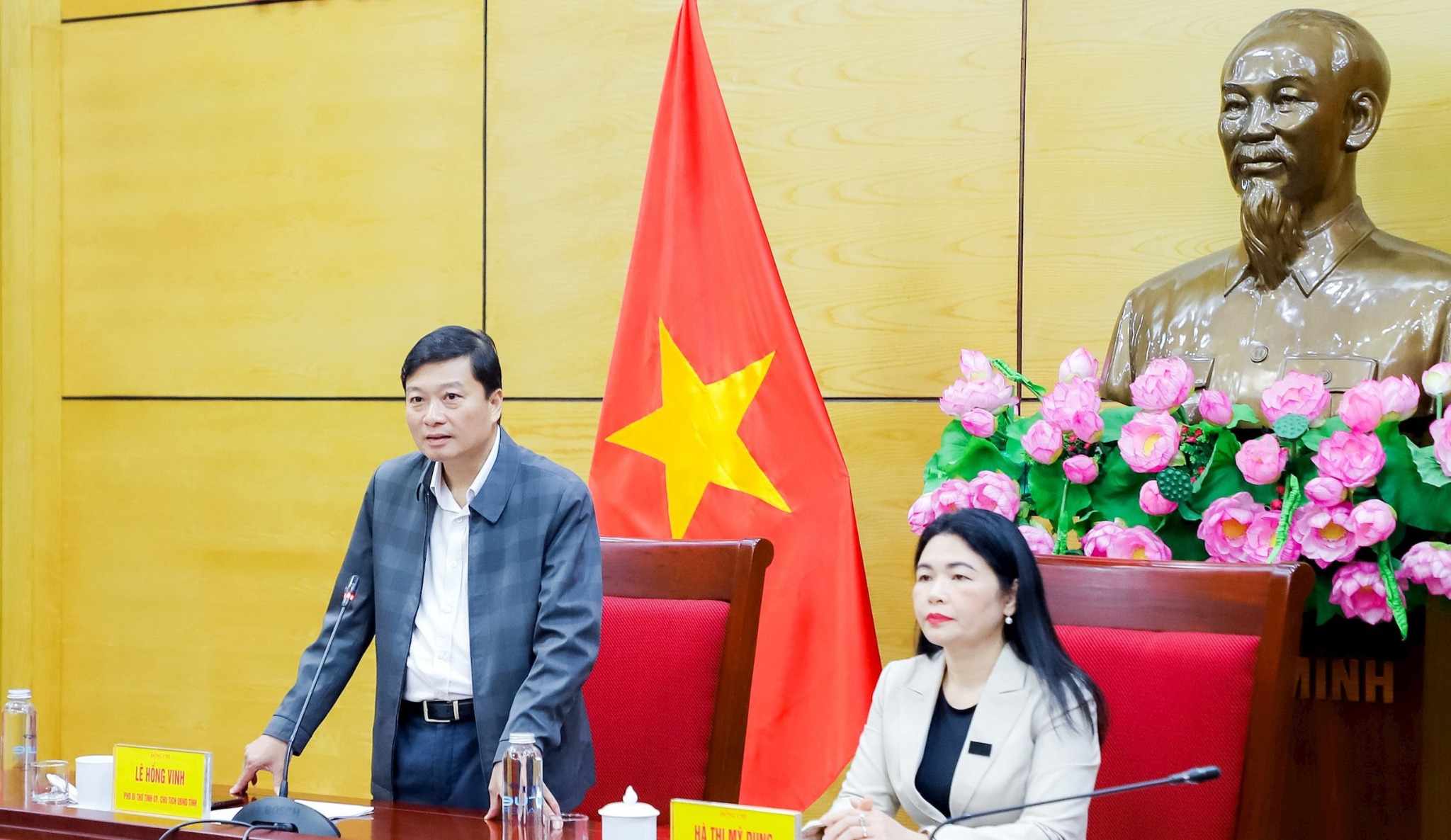 Le Hong Vinh - Pho Bi thu Tinh uy, Chu tich UBND tinh Nghe An phat bieu tai hoi nghi cong bo quyet dinh kiem toan ngan sach dia phuong nam 2024. Anh: Pham Bang