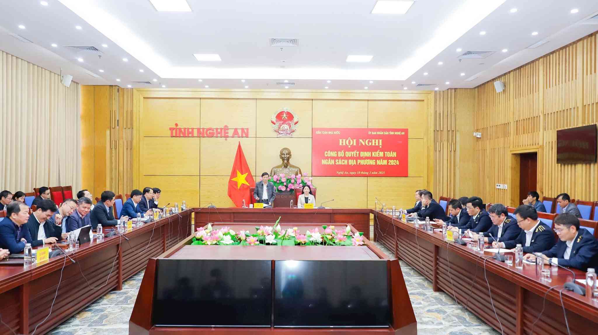 Overview of the conference to announce the decision on local budget audits in 2024. Photo: Pham Bang