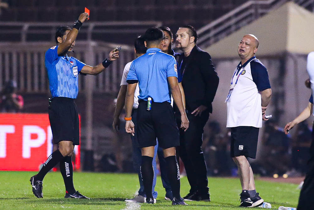 The Criminal Police Department (Ministry of Public Security) proposed to consider the refereeing of the Ho Chi Minh City - Thanh Hoa match in round 13 of V.League 2024-2025. Photo: Thanh Vu