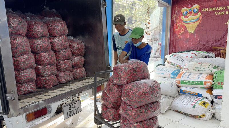 Hon 70 lao dong nong thon co viec lam quanh nam, thu nhap on dinh. Anh: Hoang Loc