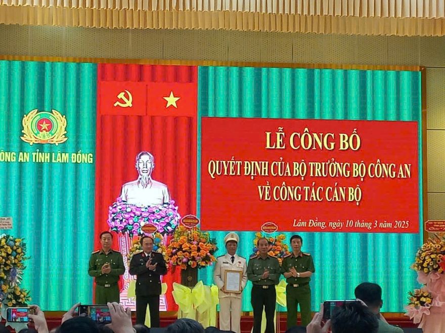 Lieutenant Colonel Dau Xuan Bao becomes the new Deputy Director of Lam Dong Provincial Police. Photo: Minh An