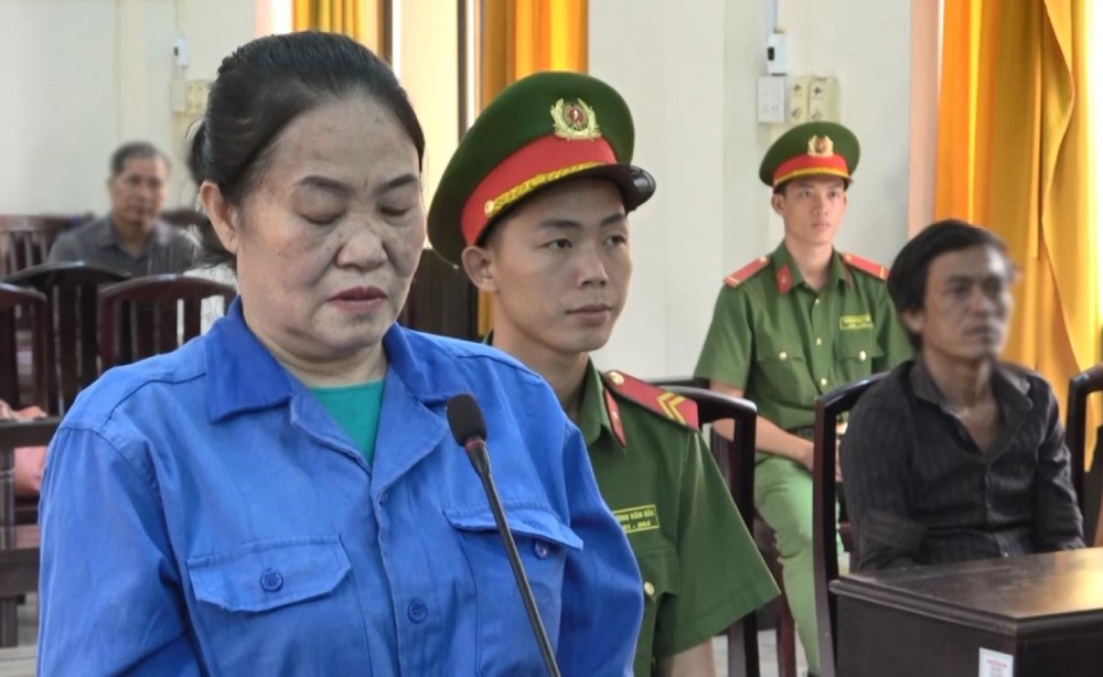 Huyen used acid to splash her husband and then ran away. Photo: Van Vu