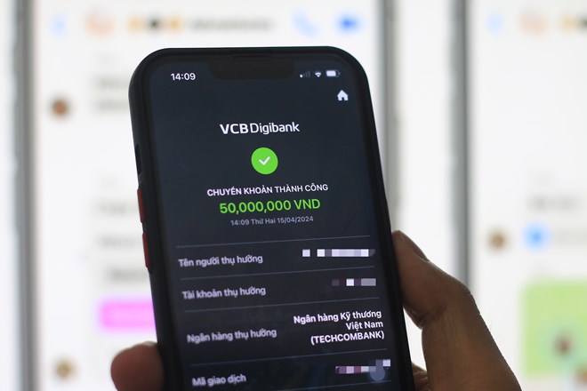 Trường hợp tài khoản bỗng nhiên được cộng tiền, người dân tuyệt đối không chuyển lại tiền cho người lạ khi không có bên thứ ba làm chứng. Ảnh minh họa: Khánh An