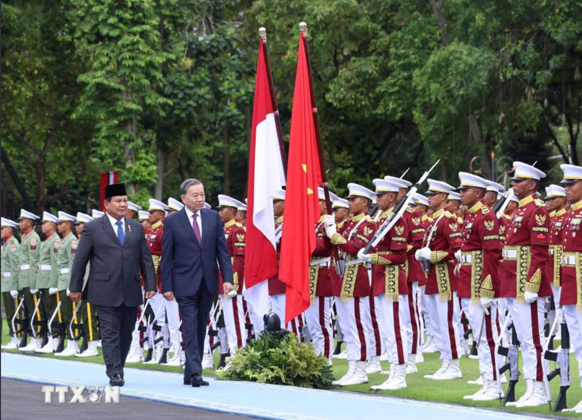 General Secretary To Lam and President of Indonesia, President of the Great Indonesian Movement Party ( Gerindra) Prabowo Subianto approved the honor guard. Photo: VNA