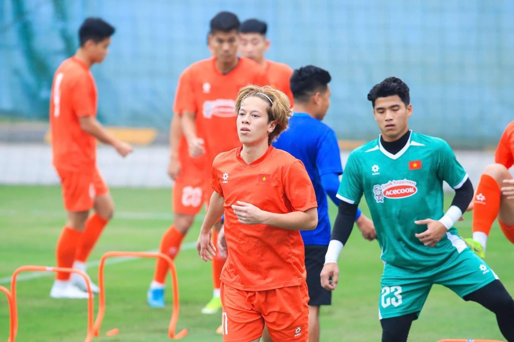 Viktor Le truong thanh tu lo dao tao cua cau lac bo CSKA Moskva, hien dang thi dau cho cau lac bo Hong Linh Ha Tinh. 