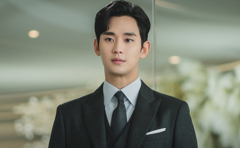 IU - mỹ nhân là ngoại lệ của Kim Soo Hyun