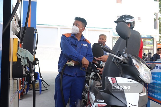 It is forecasted that in the next price management period, gasoline prices may continue to decrease. Photo: Anh Tuan