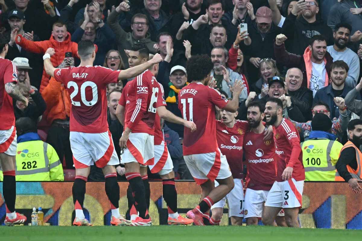 Man United suyt nua da co tron ven 3 diem truoc Arsenal. Anh: AFP