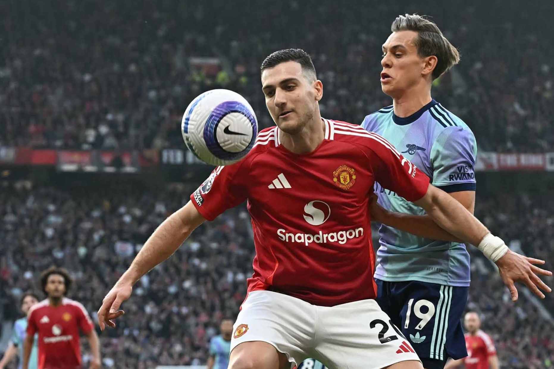 Diogo Dalot la chien binh dien hinh cua Man United. Anh: AFP