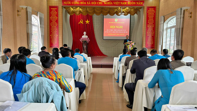 Chairman of Lam Dong Labor Federation - Mr. Hoang Lien - requested to improve legal knowledge and skills for trade union officials. Photo: Duc Lam