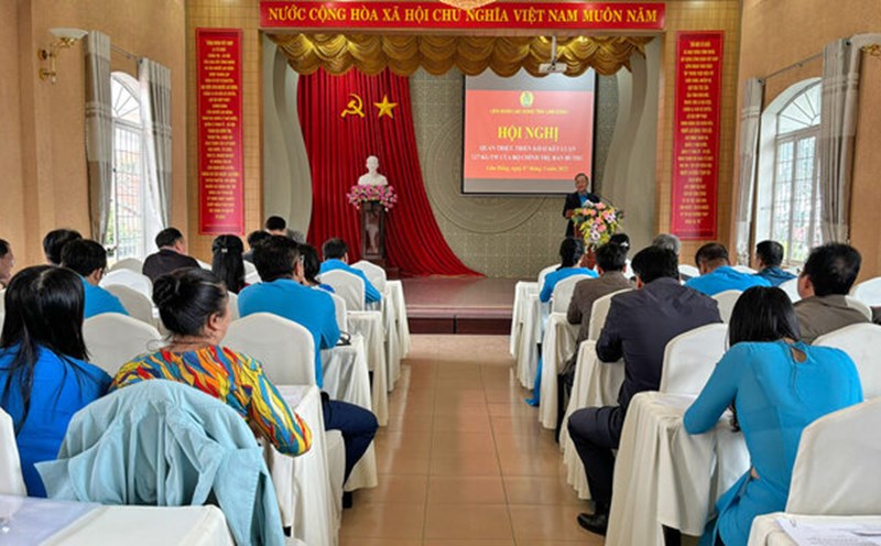 Chairman of Lam Dong Labor Federation - Mr. Hoang Lien - requested to improve legal knowledge and skills for trade union officials. Photo: Duc Lam