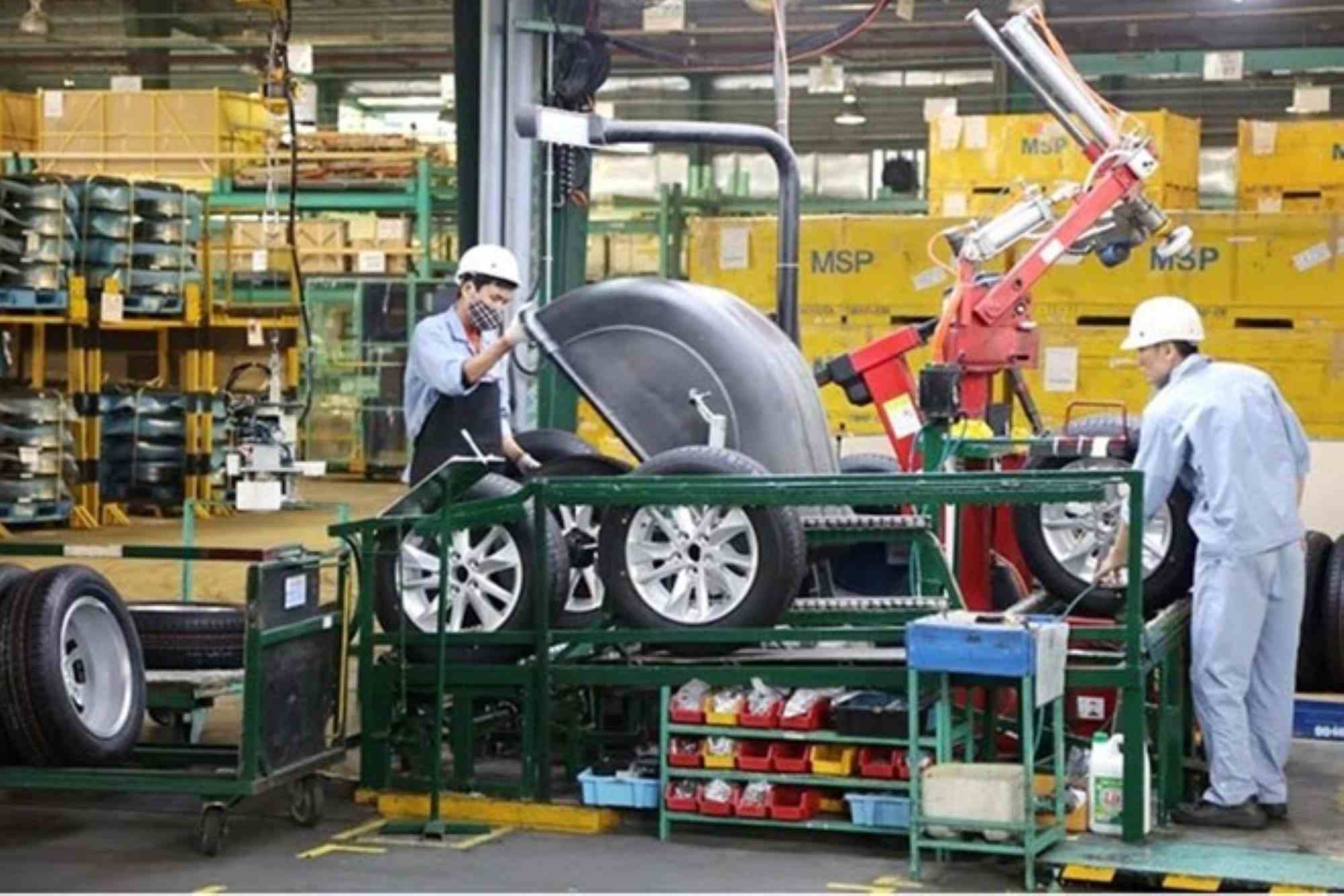 Despite many positive results, the growth target for the first quarter of 2025 still faces many challenges. Photo: Ha Trang