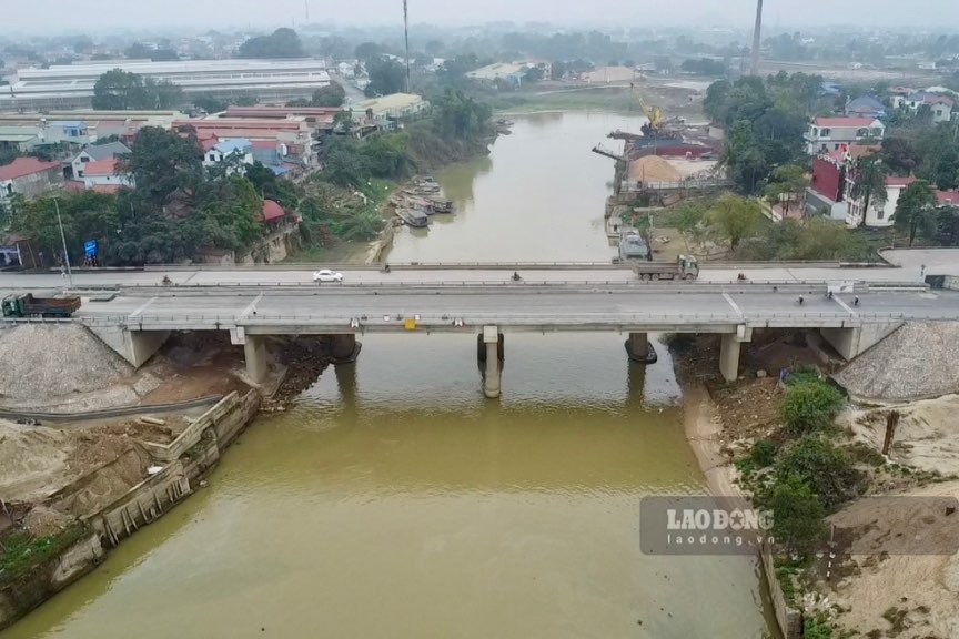 The Cong River overpass connecting Thai Nguyen - Hanoi is about to be completed after more than 2 years of implementation. Photo: Nguyen Hoan.