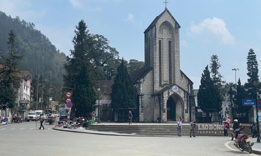 Sa Pa sẽ giải quyết triệt để tình trạng ăn xin, bán hàng rong trên địa bàn thị xã. Ảnh: Đinh Đại