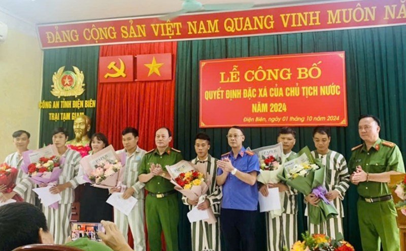 Dien Bien Provincial Police Detention Center announced the amnesty decision in 2024 for eligible prisoners. Photo: Dien Bien Police